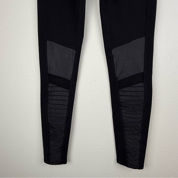 ALO Yoga Black 7/8‎ High-Waist Moto Leggings - Picture 8 of 9
